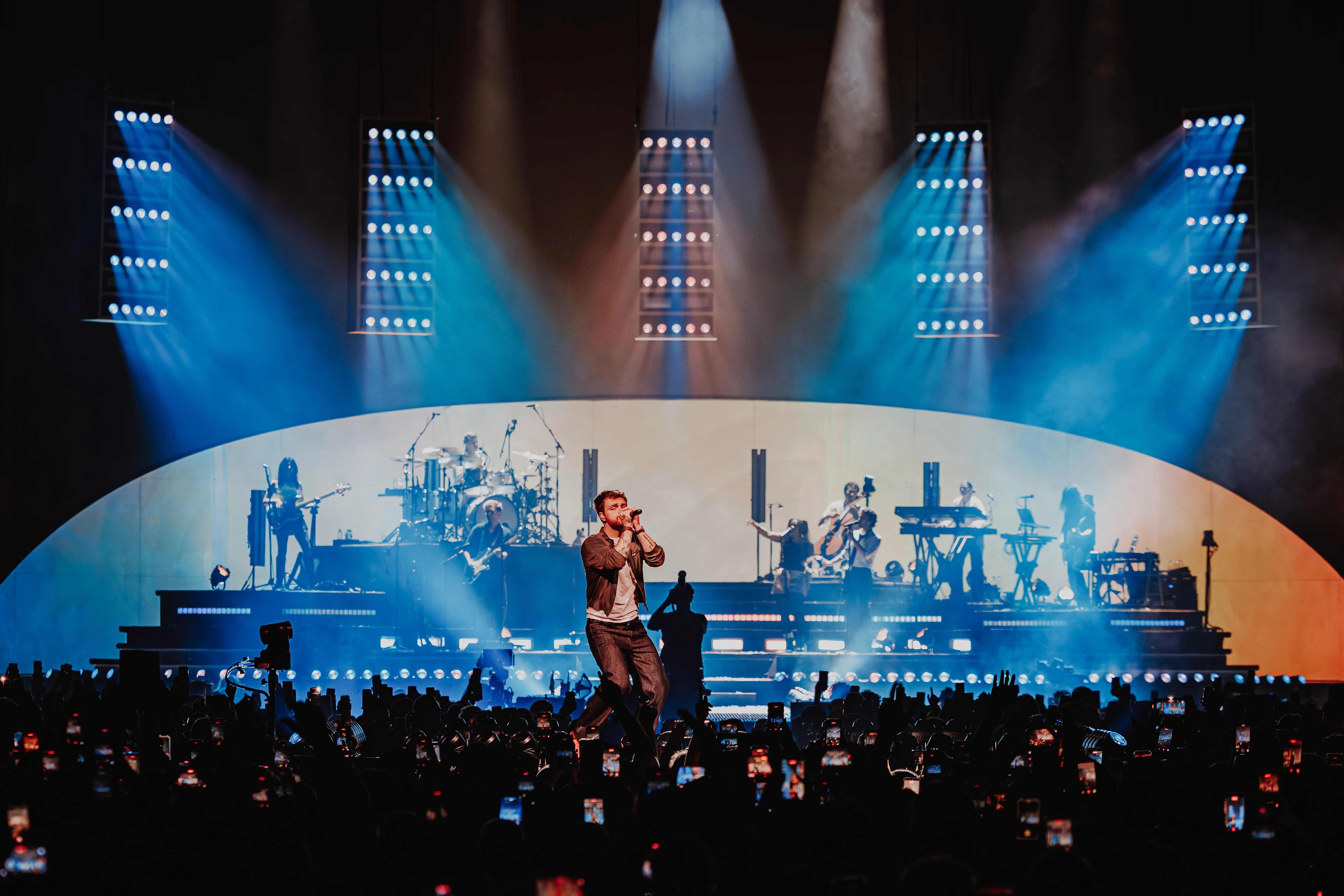 Show Design, Production & Lighting Design for Alex Warren's Finding Family on the Road Arena Tour 2026. — Louis Oliver