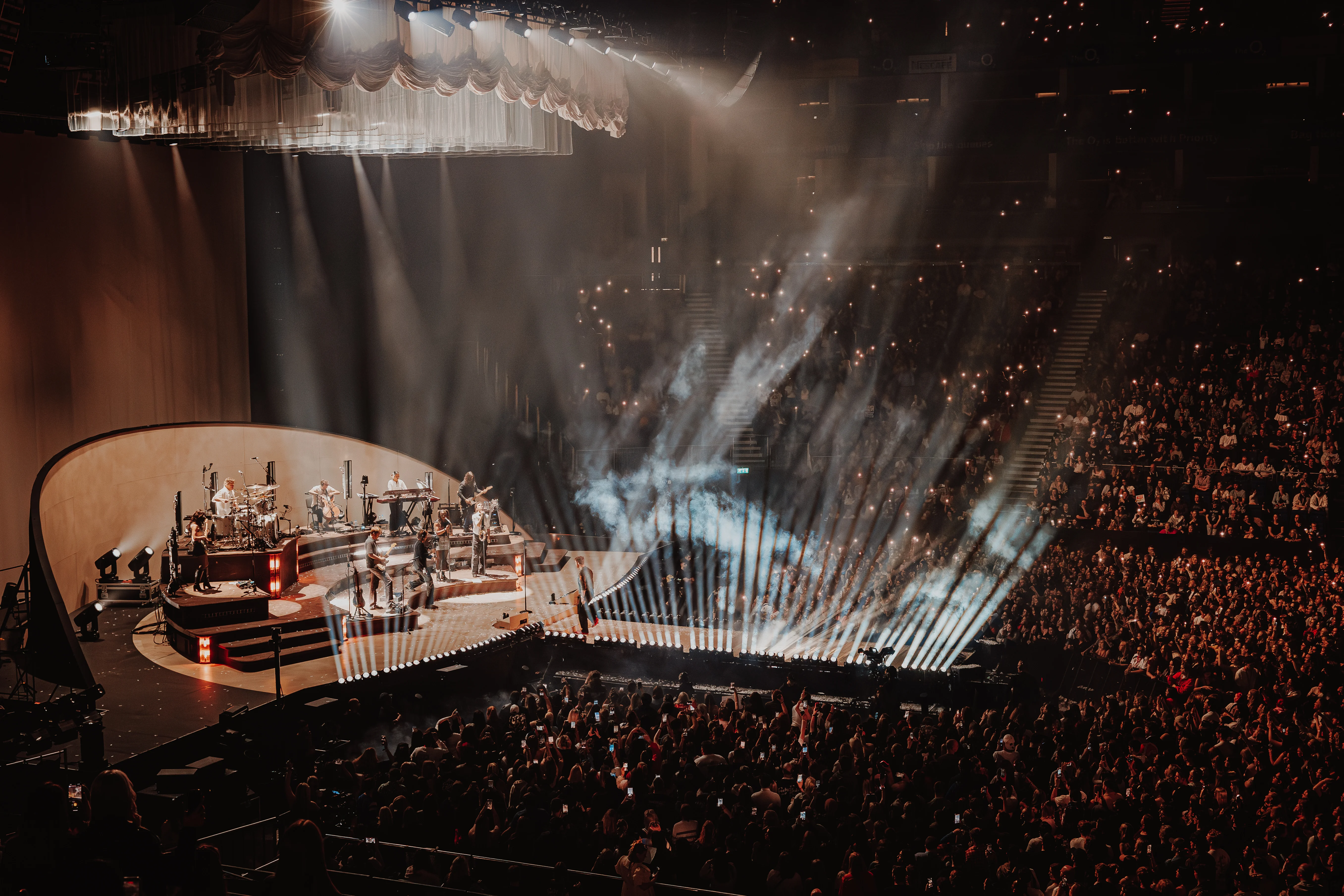 Show Design, Production & Lighting Design for Alex Warren's Finding Family on the Road Arena Tour 2026. — Louis Oliver