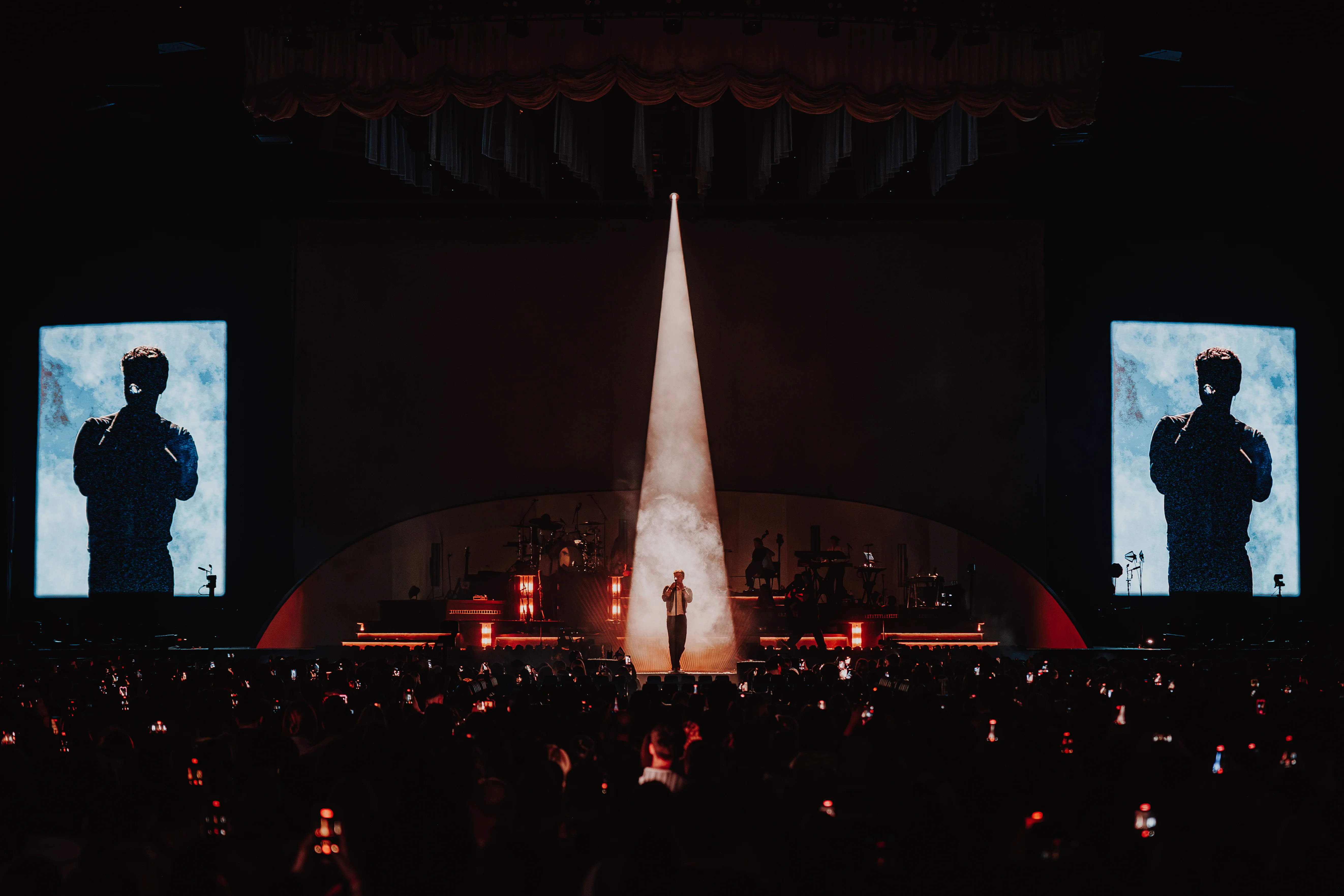 Show Design, Production & Lighting Design for Alex Warren's Finding Family on the Road Arena Tour 2026. — Louis Oliver