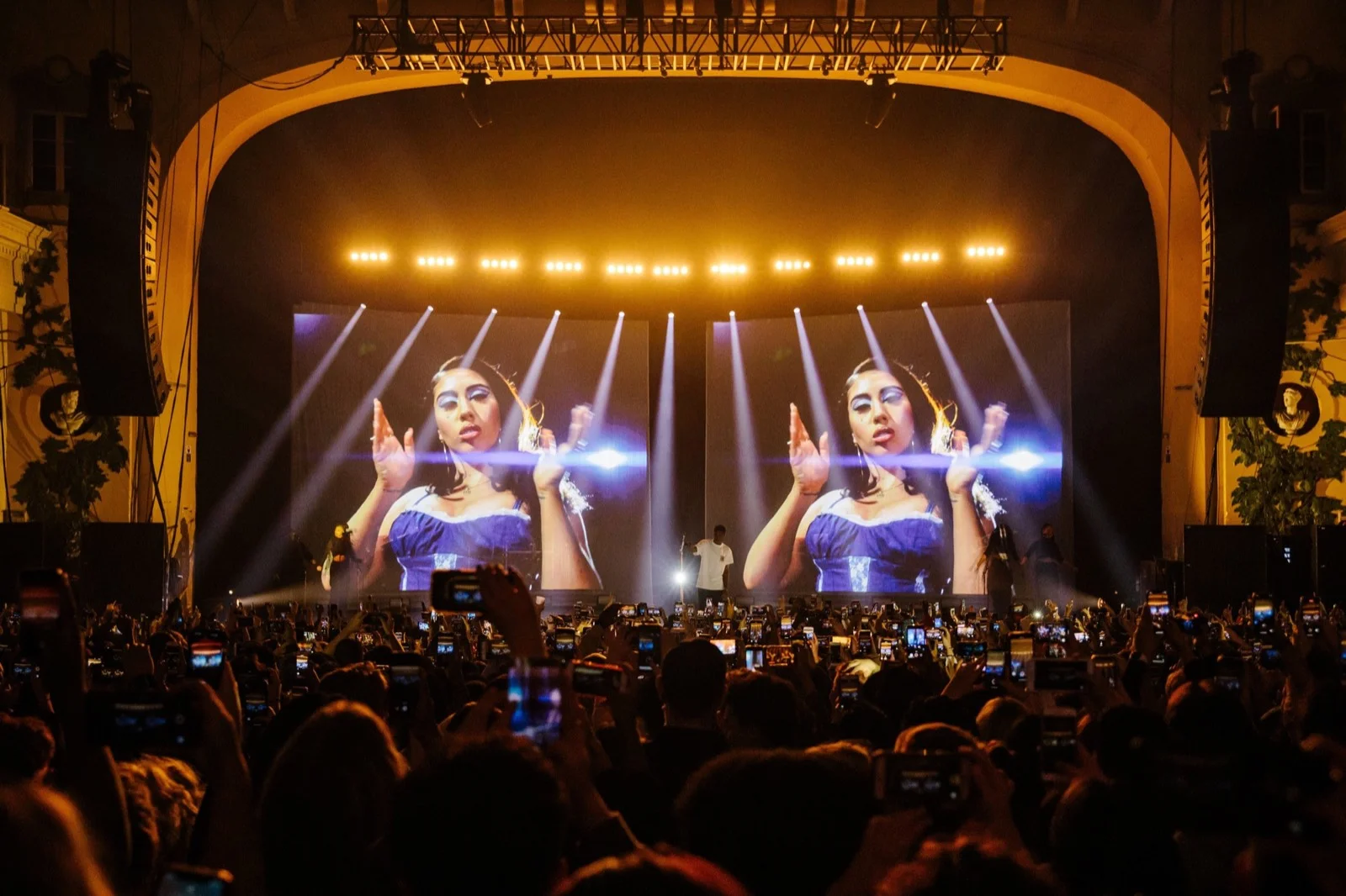 Creative Direction & Production Design for Daniel Caesar's Case Study 01 World Tour 2019. — Louis Oliver