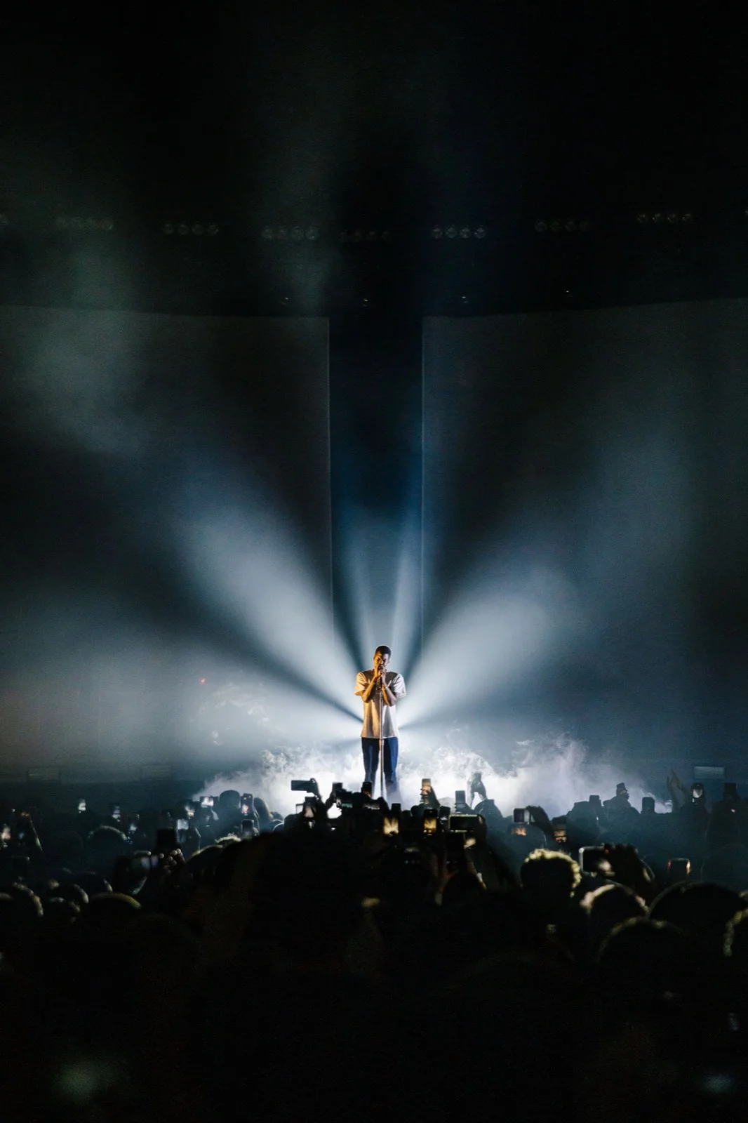 Creative Direction & Production Design for Daniel Caesar's Case Study 01 World Tour 2019. — Louis Oliver