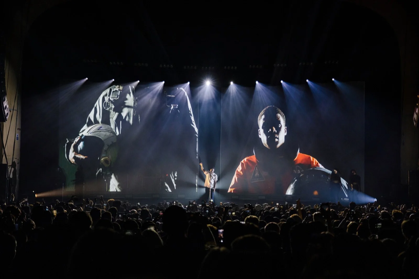 Creative Direction & Production Design for Daniel Caesar's Case Study 01 World Tour 2019. — Louis Oliver